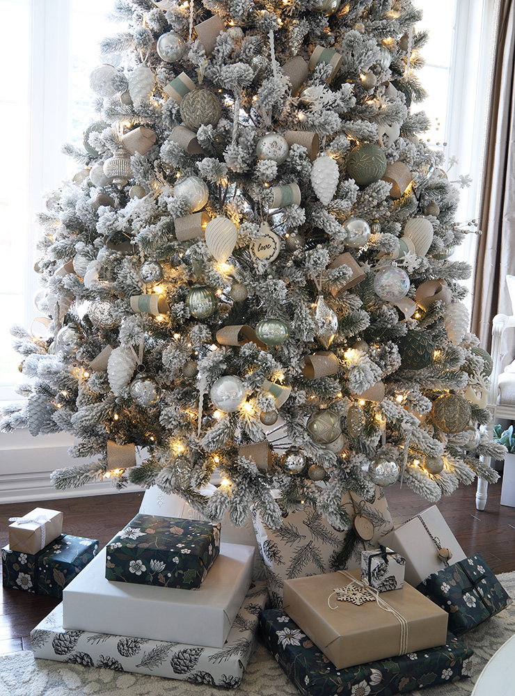 Green and white Christmas living room decor - Willow Bloom Home